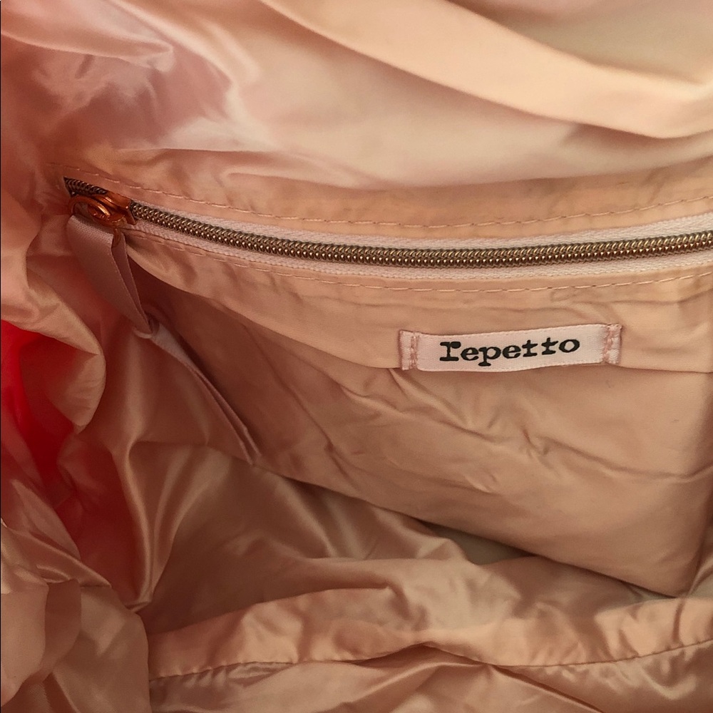 Repetto Raspberry Red Pink Super Puff Duffel Ballet Bag ๐ฉฐโฅ๏ธโฅ๏ธ๐๐๐๐โจโจ - Picture 8 of 9